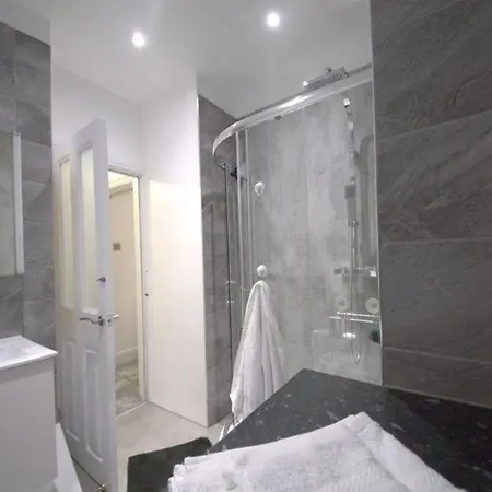 From In The Gateway To The Dales Скиптон