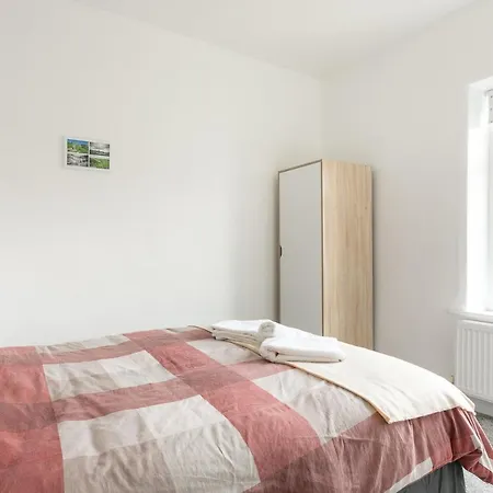 From In The Gateway To The Dales Скиптон